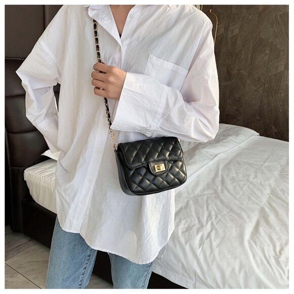 Black Diamond Quilt Turn Lock Small Bag - Picture 7 of 13